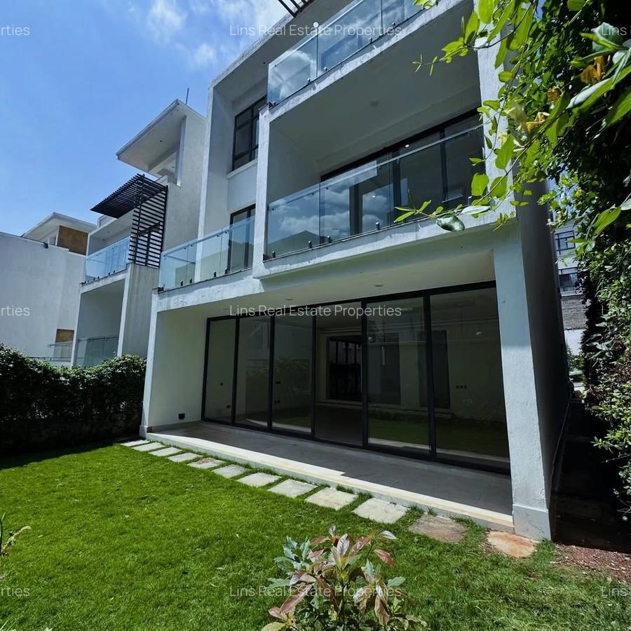 5 Bed Townhouse with En Suite in Lavington - 1