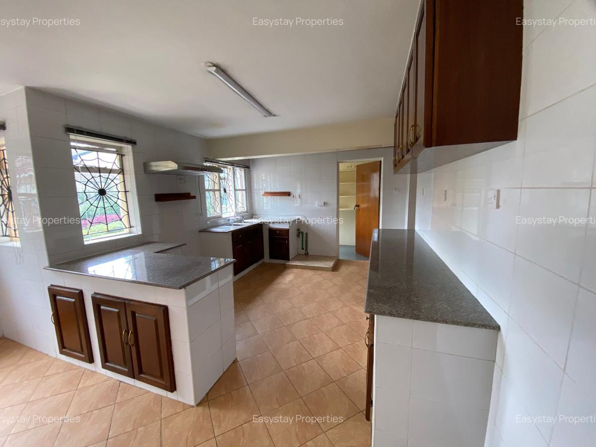 5 Bed House with En Suite in Nyari - 3