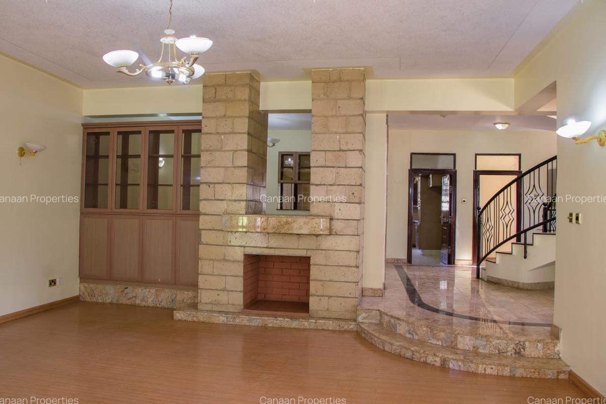 5 Bed Villa with Garden in Lavington - 2