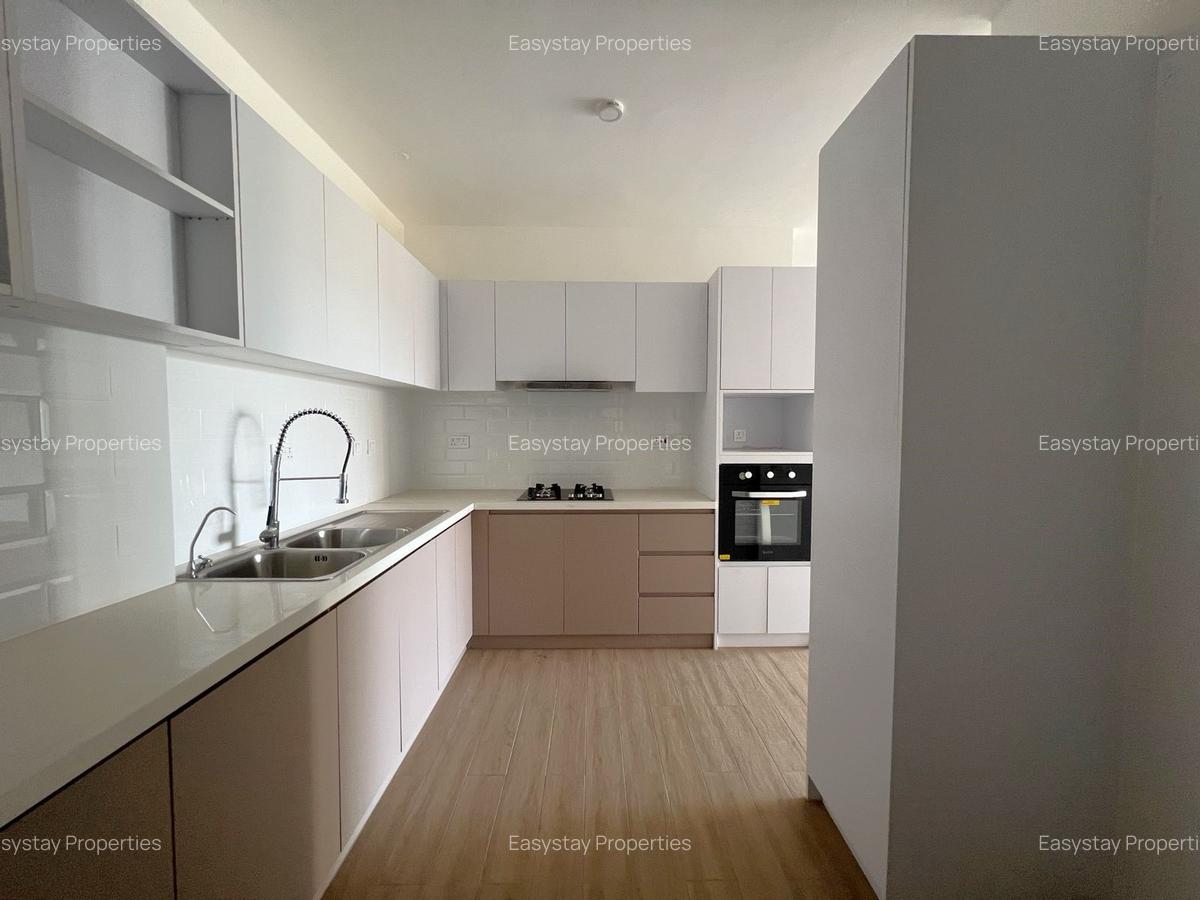 3 Bed Apartment with En Suite in Lavington - 4