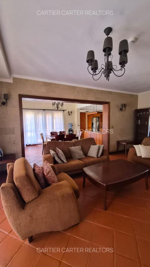 4 Bed Villa with En Suite in Windsor - 9
