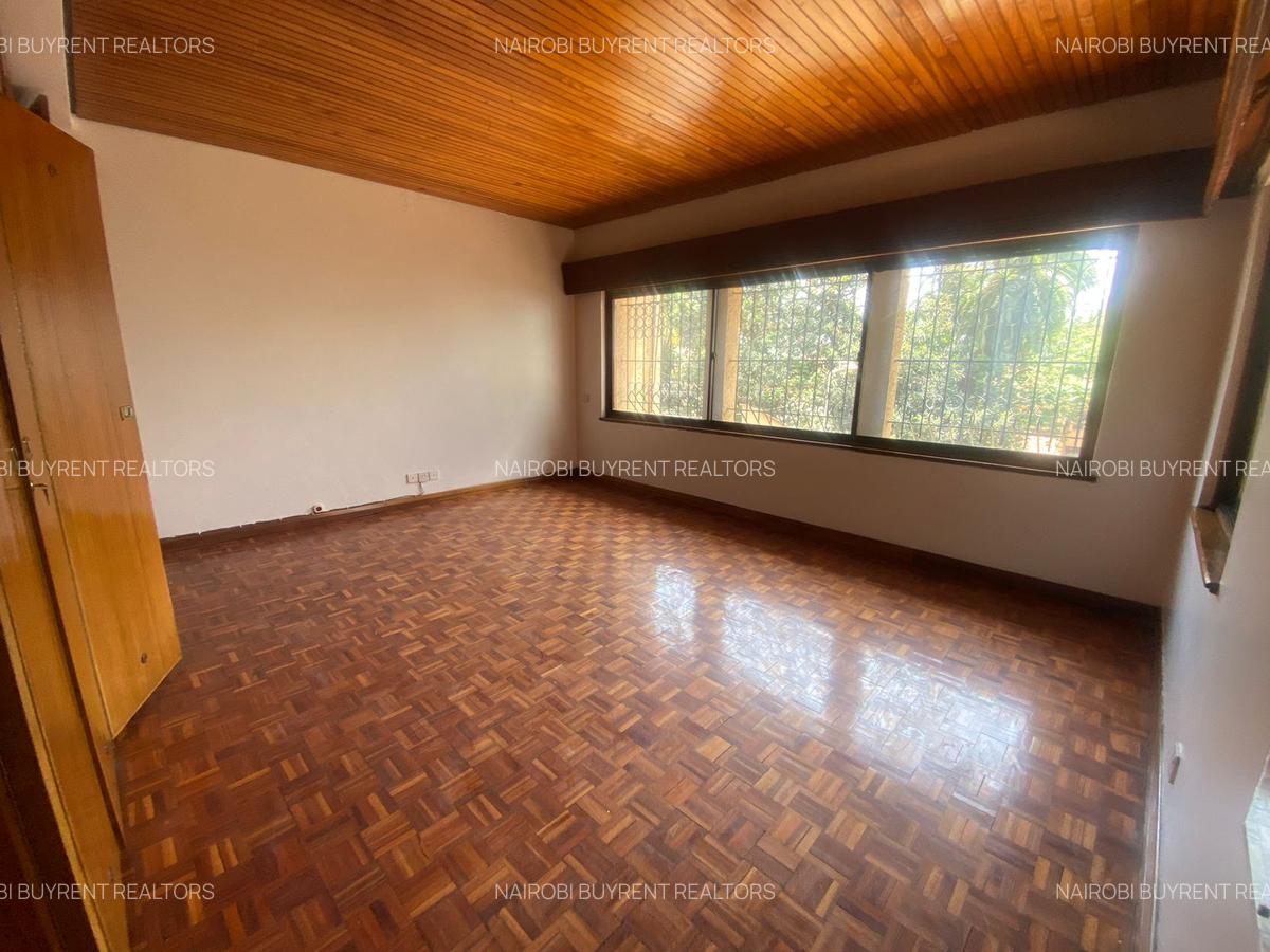 5 Bed Townhouse with En Suite in Westlands Area - 3