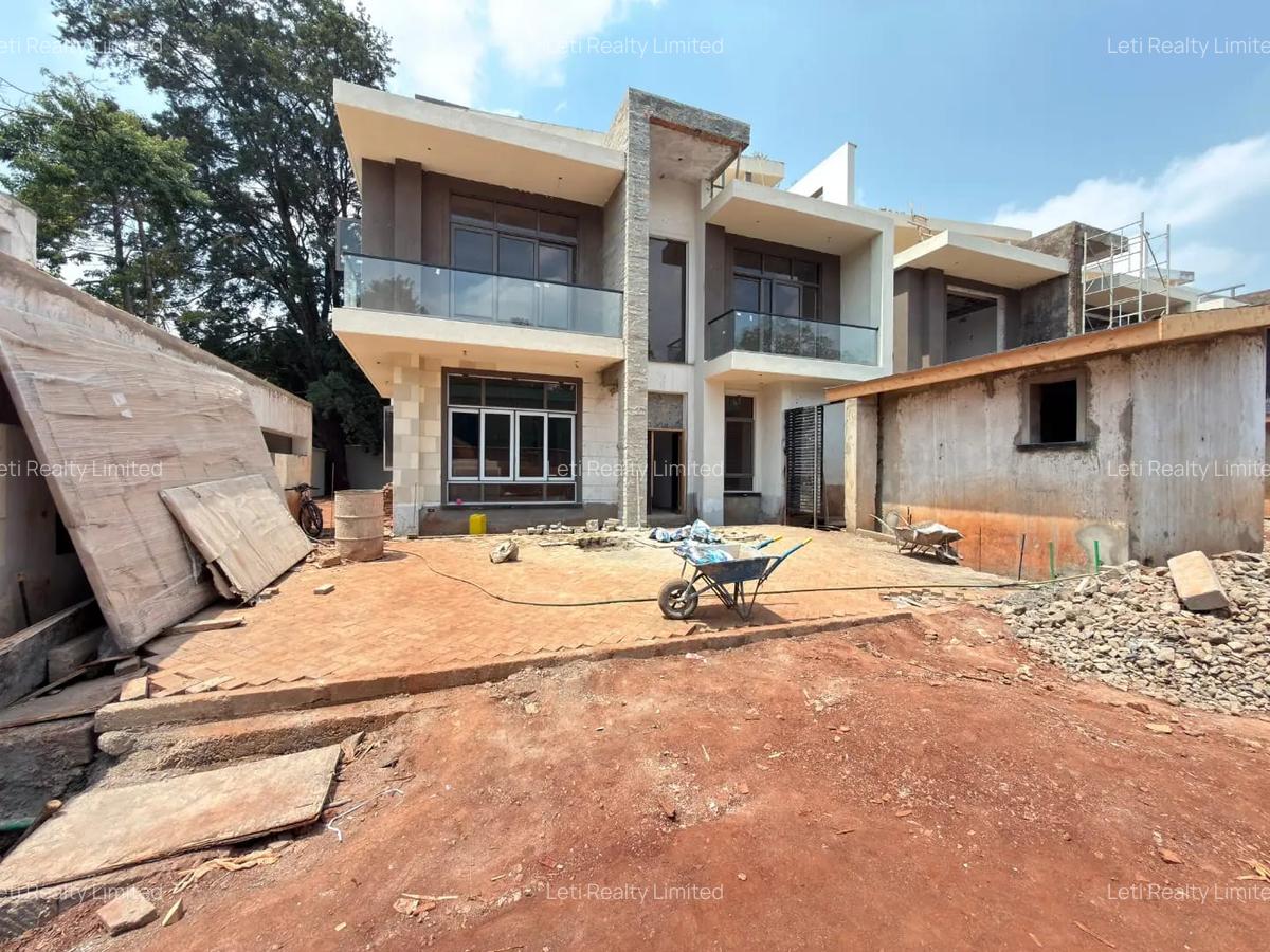 5 Bed Townhouse with En Suite in Lavington - 2