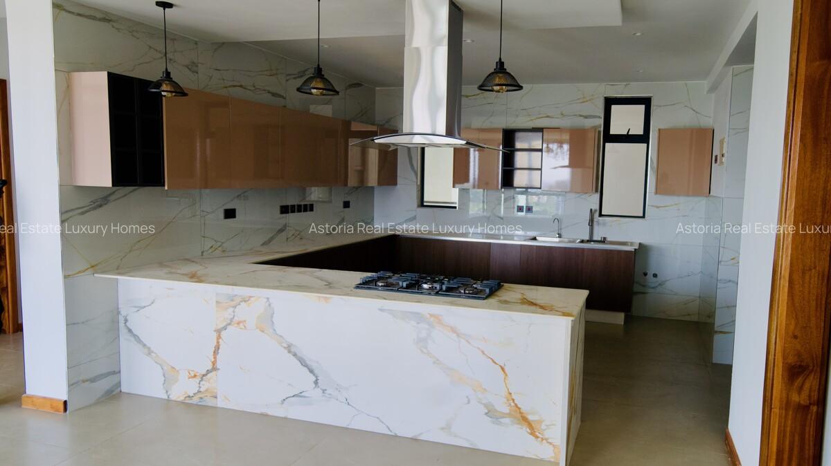 3 Bed Apartment with En Suite at 2026-128 - 11