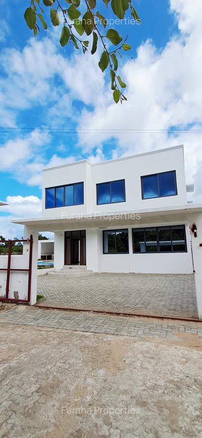 3 Bed Townhouse with En Suite at Malindi - 2
