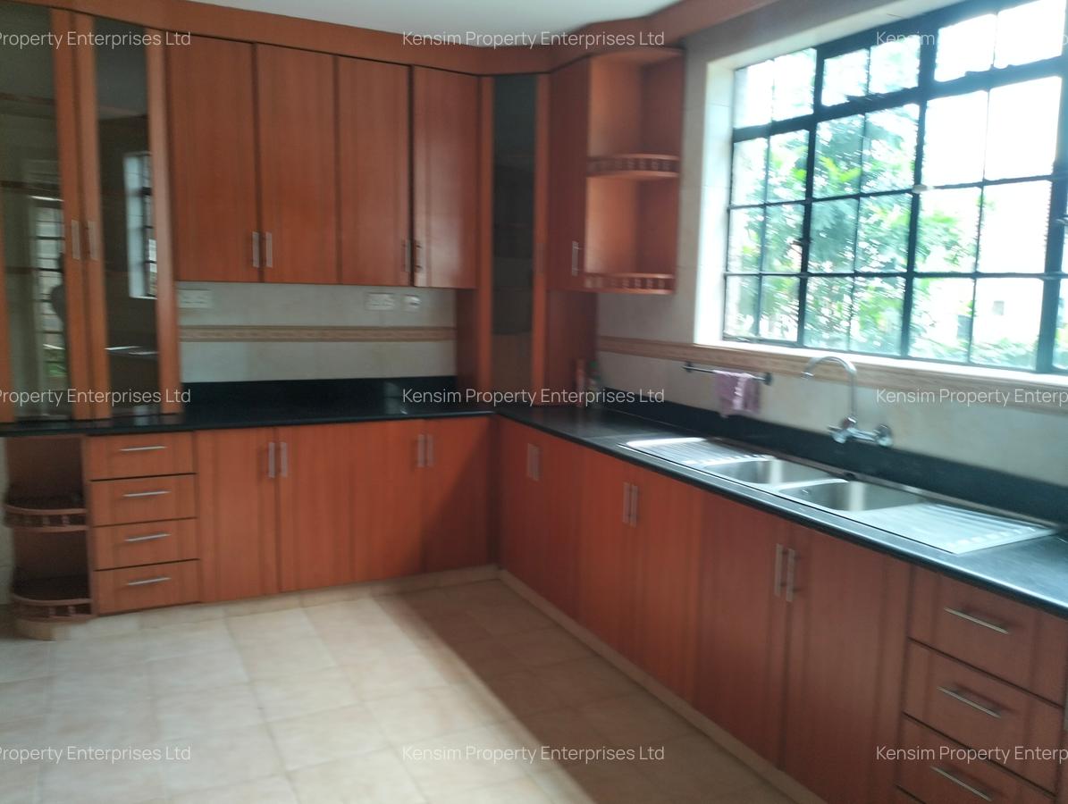 5 Bed Townhouse with En Suite in Lavington - 3