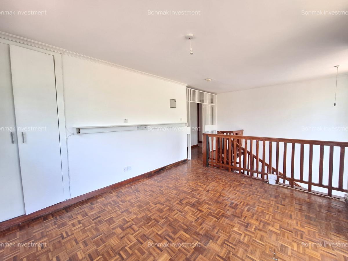 4 Bed Townhouse with En Suite at Rossylin Heights - 10