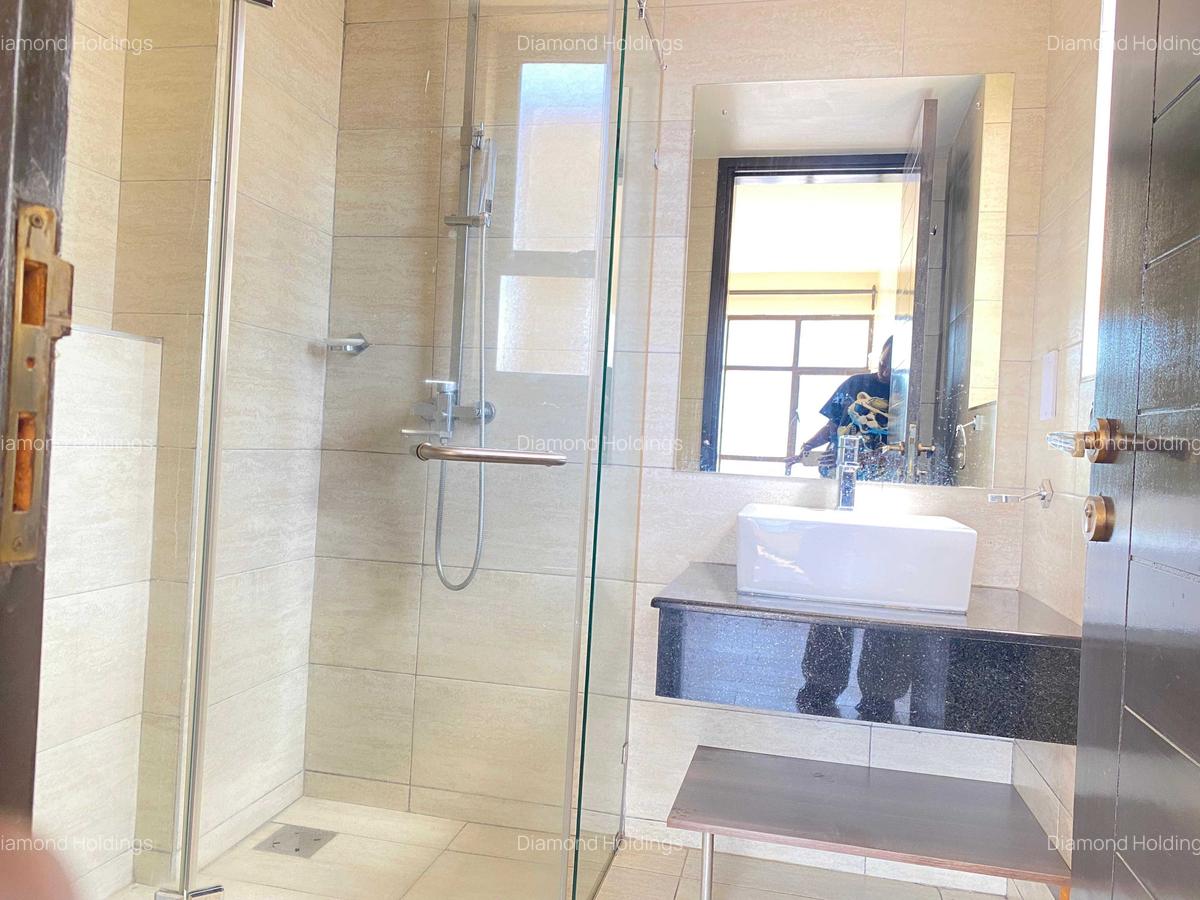 4 Bed Apartment with En Suite at Parklands - 11