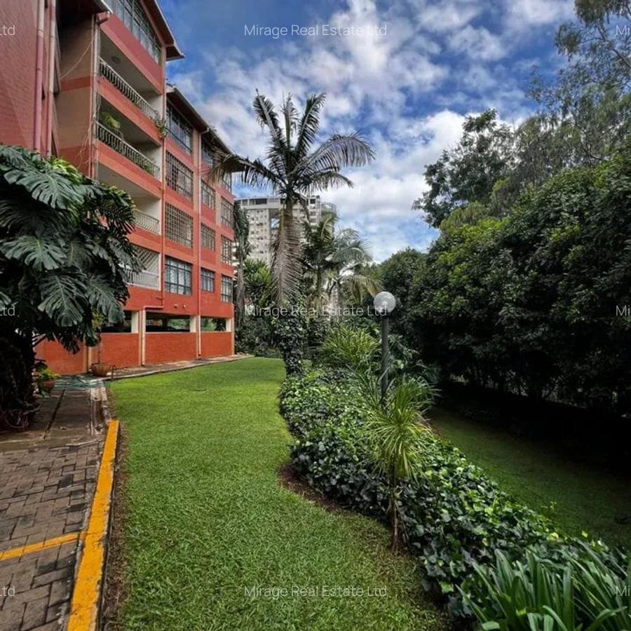 4 Bed Apartment with Swimming Pool in Riverside - 2