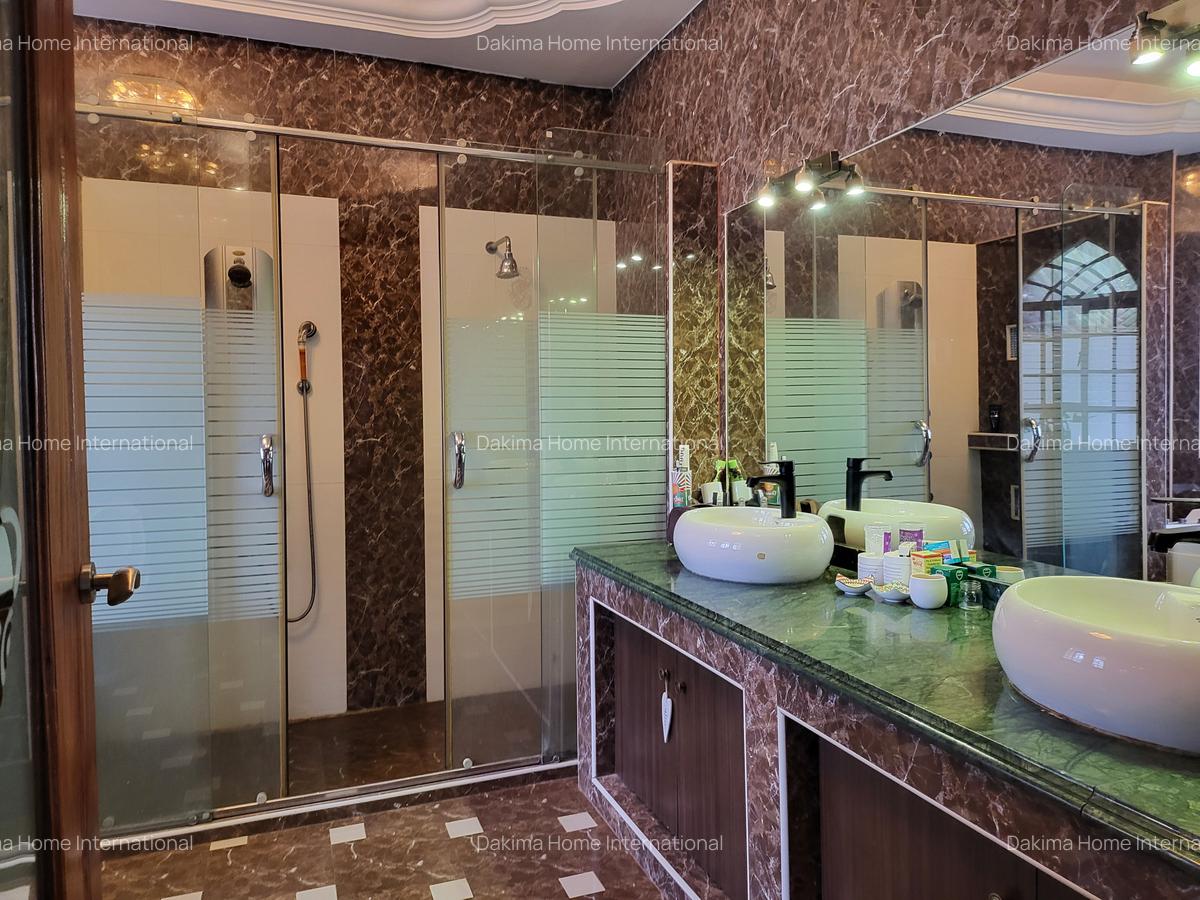 6 Bed House with En Suite in Nyari - 16