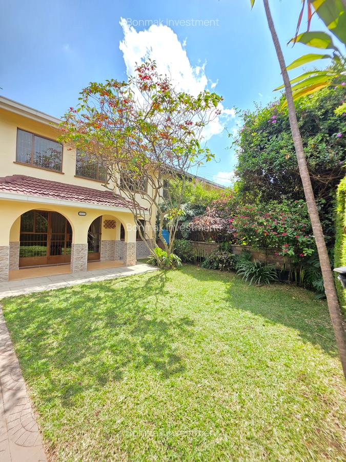 4 Bed Townhouse with En Suite at Lavington - 1