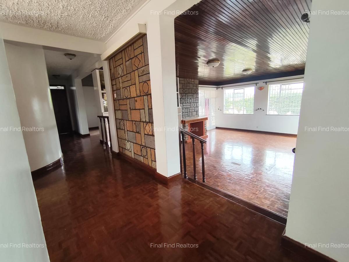 6 Bed House with En Suite in Garden Estate - 4