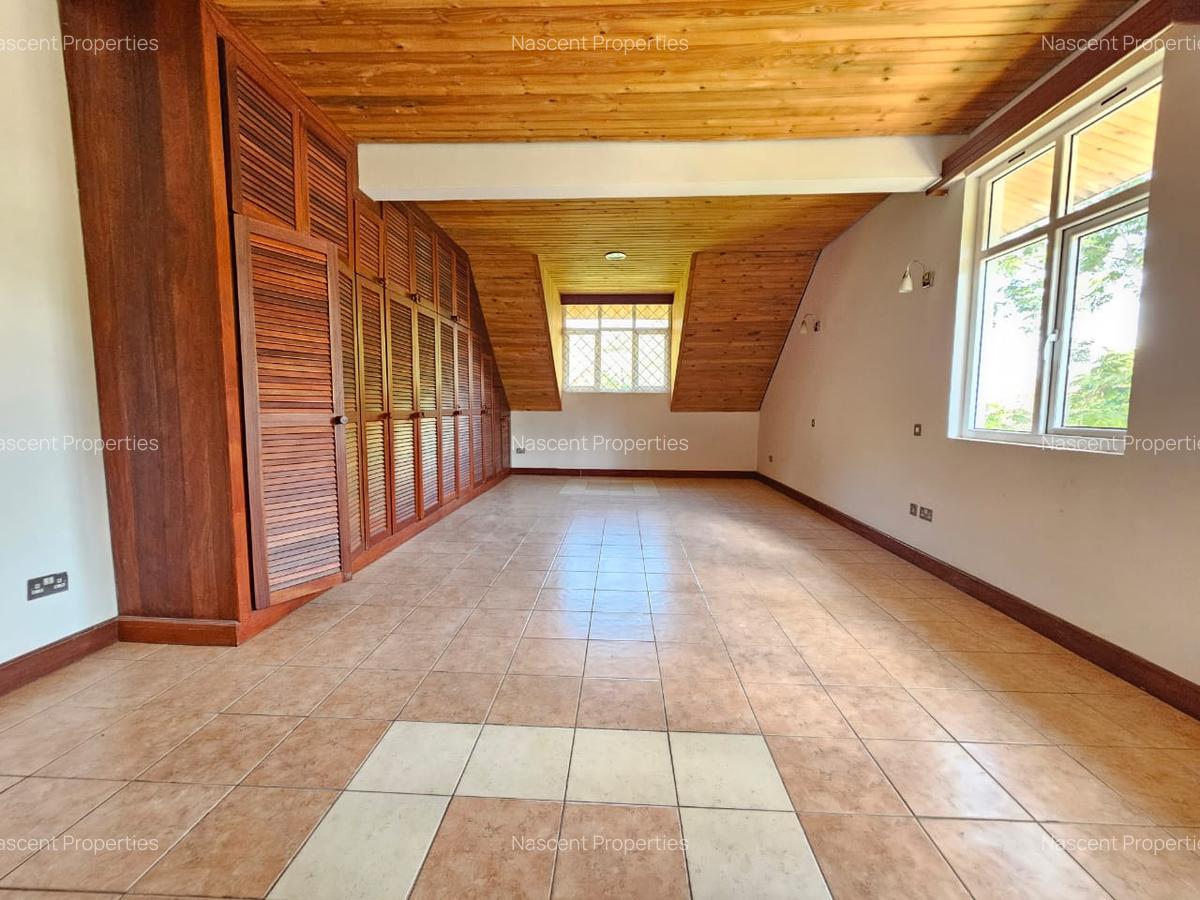 5 Bed House with En Suite in Rosslyn - 7