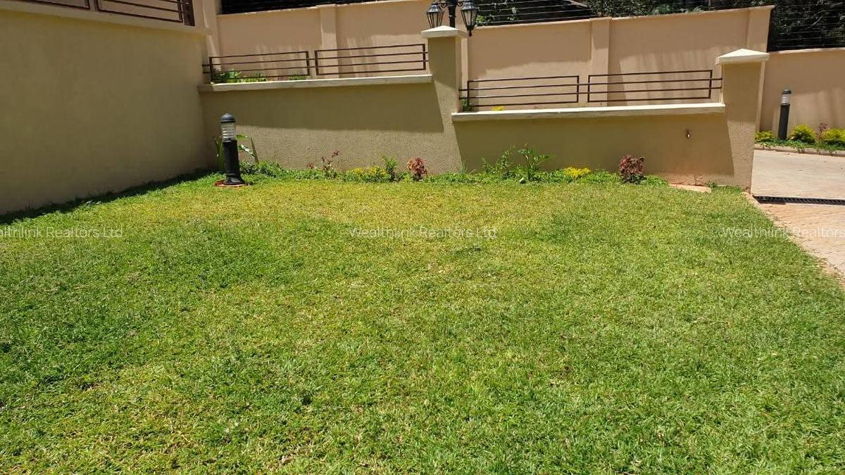 5 Bed Townhouse with En Suite at Lavington - 11