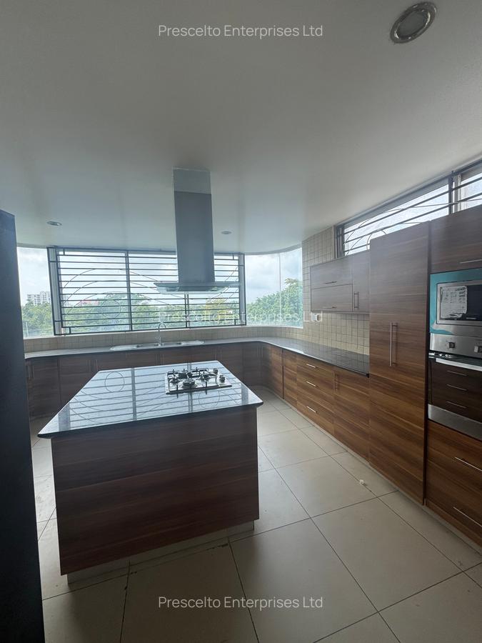 4 Bed Apartment with En Suite at Greenwood - 7