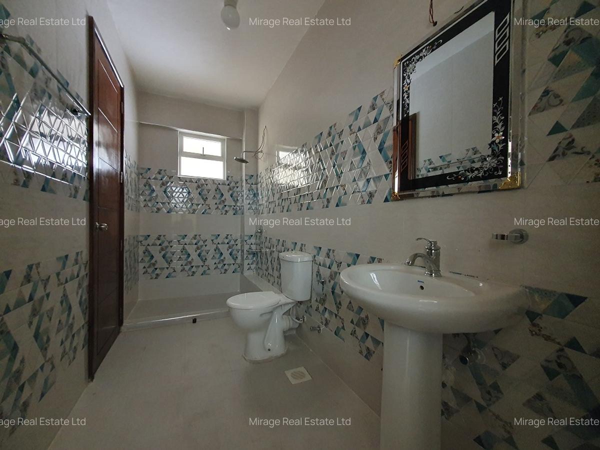 4 Bed Apartment with En Suite in Parklands - 5