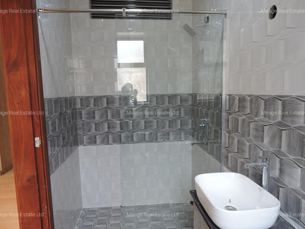 4 Bed Apartment with En Suite in Parklands - 2