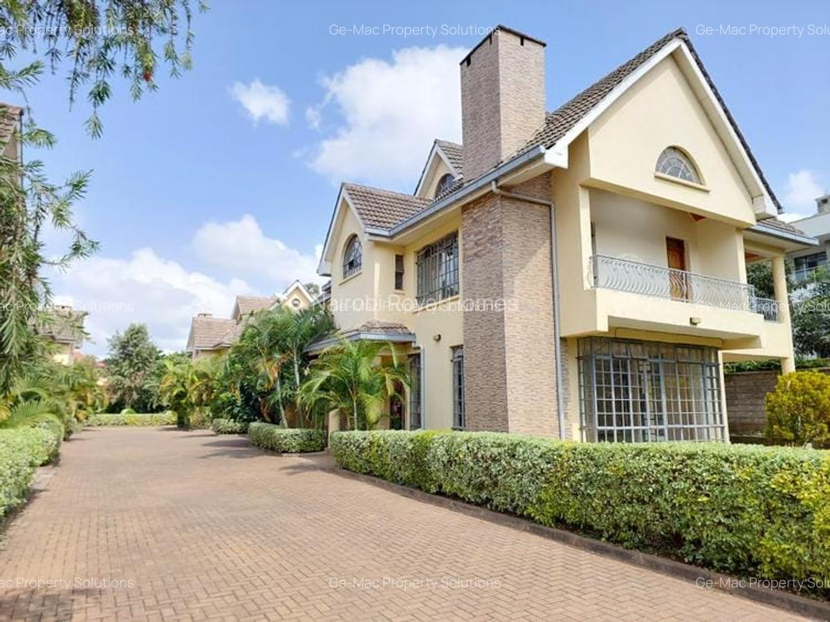 5 Bed Townhouse with En Suite in Lavington - 3