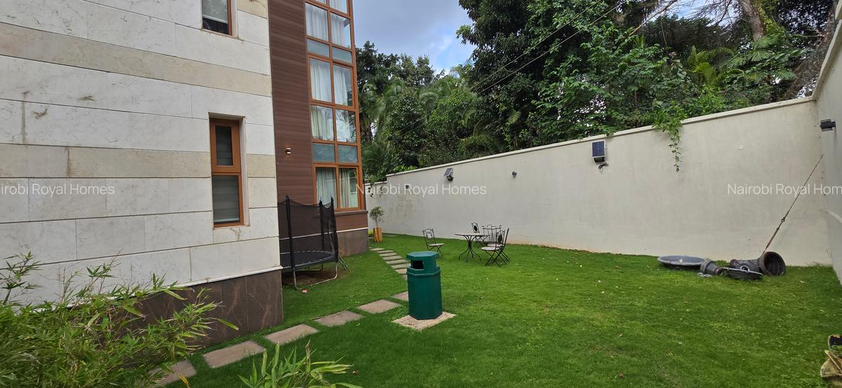 6 Bed Townhouse with En Suite at Lavington Green - 4