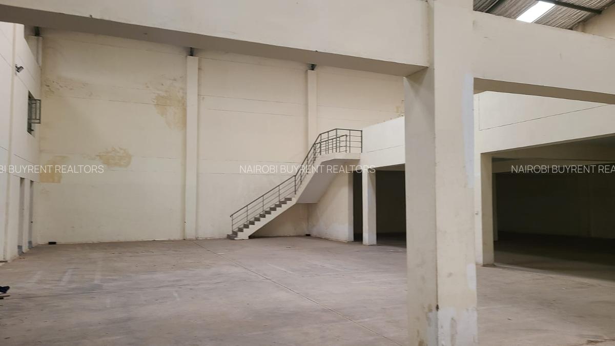 30,000 ft² Warehouse with Fibre Internet in Industrial Area - 2