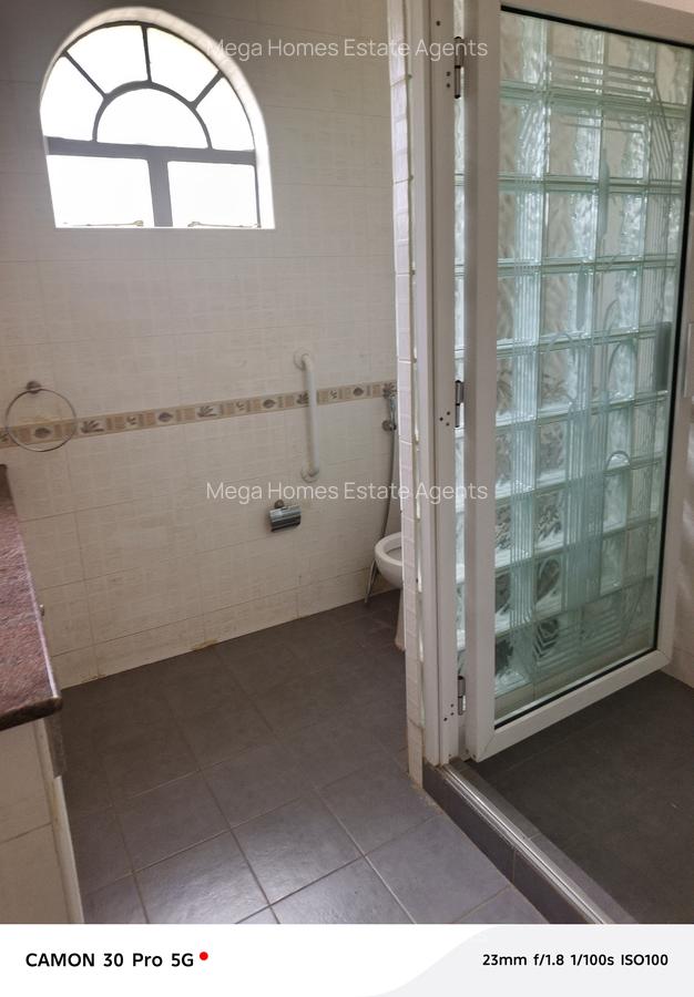 5 Bed House with En Suite in Runda - 14