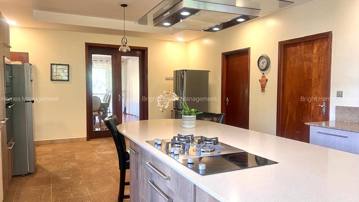 5 Bed Villa with En Suite in Lake View - 16