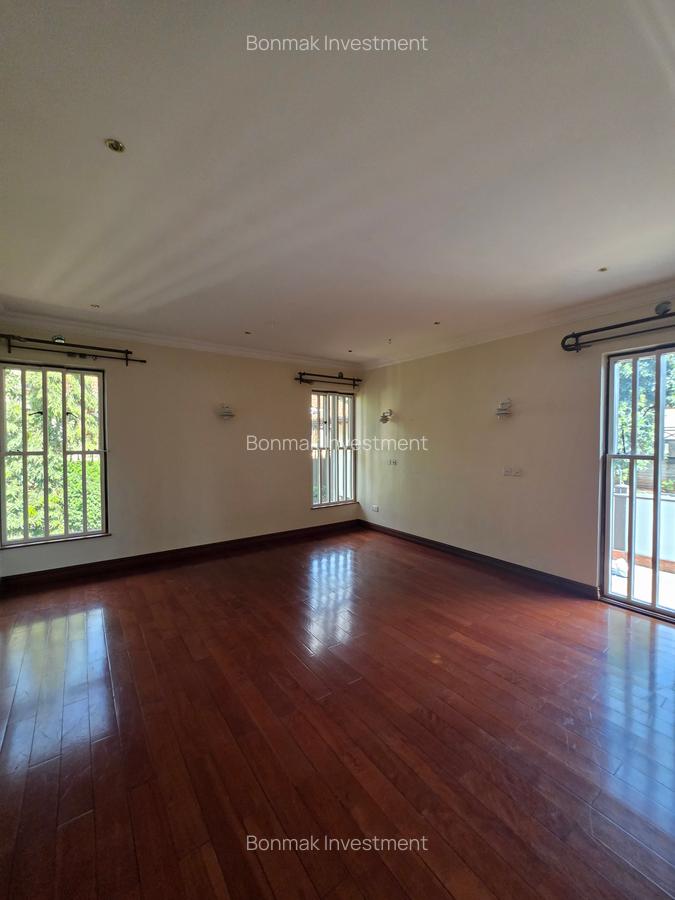 5 Bed House with En Suite at Old Runda - 12