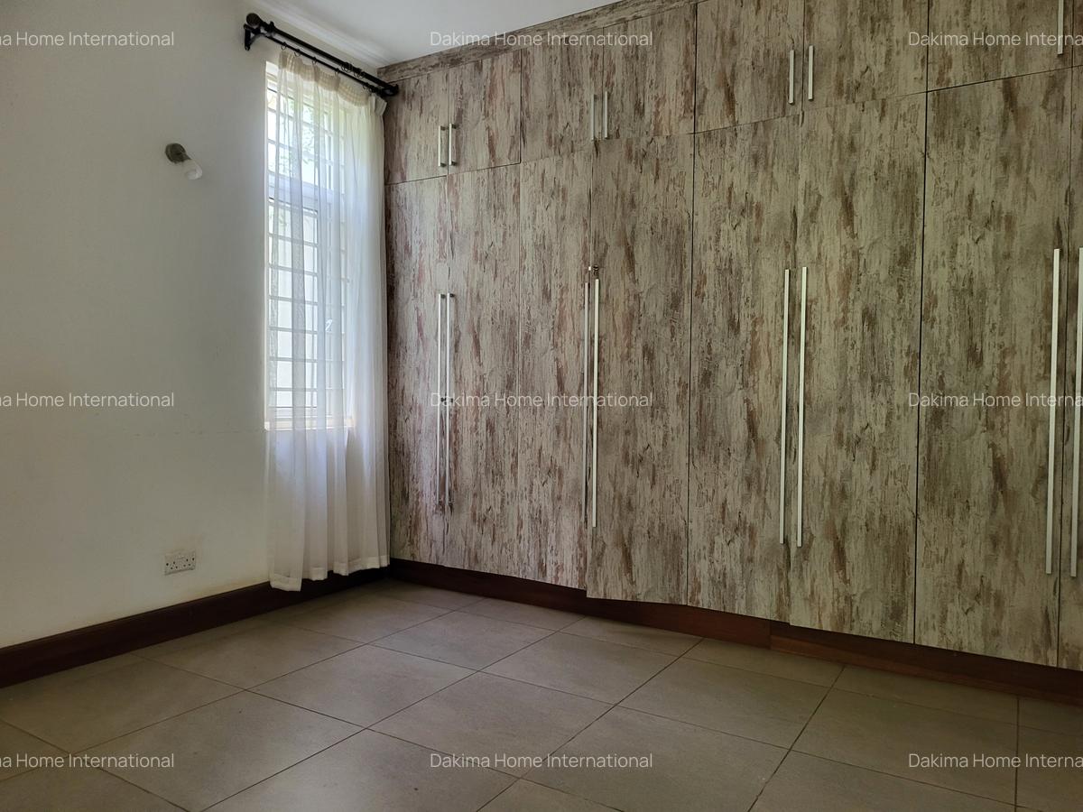 5 Bed Townhouse with En Suite in Rosslyn - 9