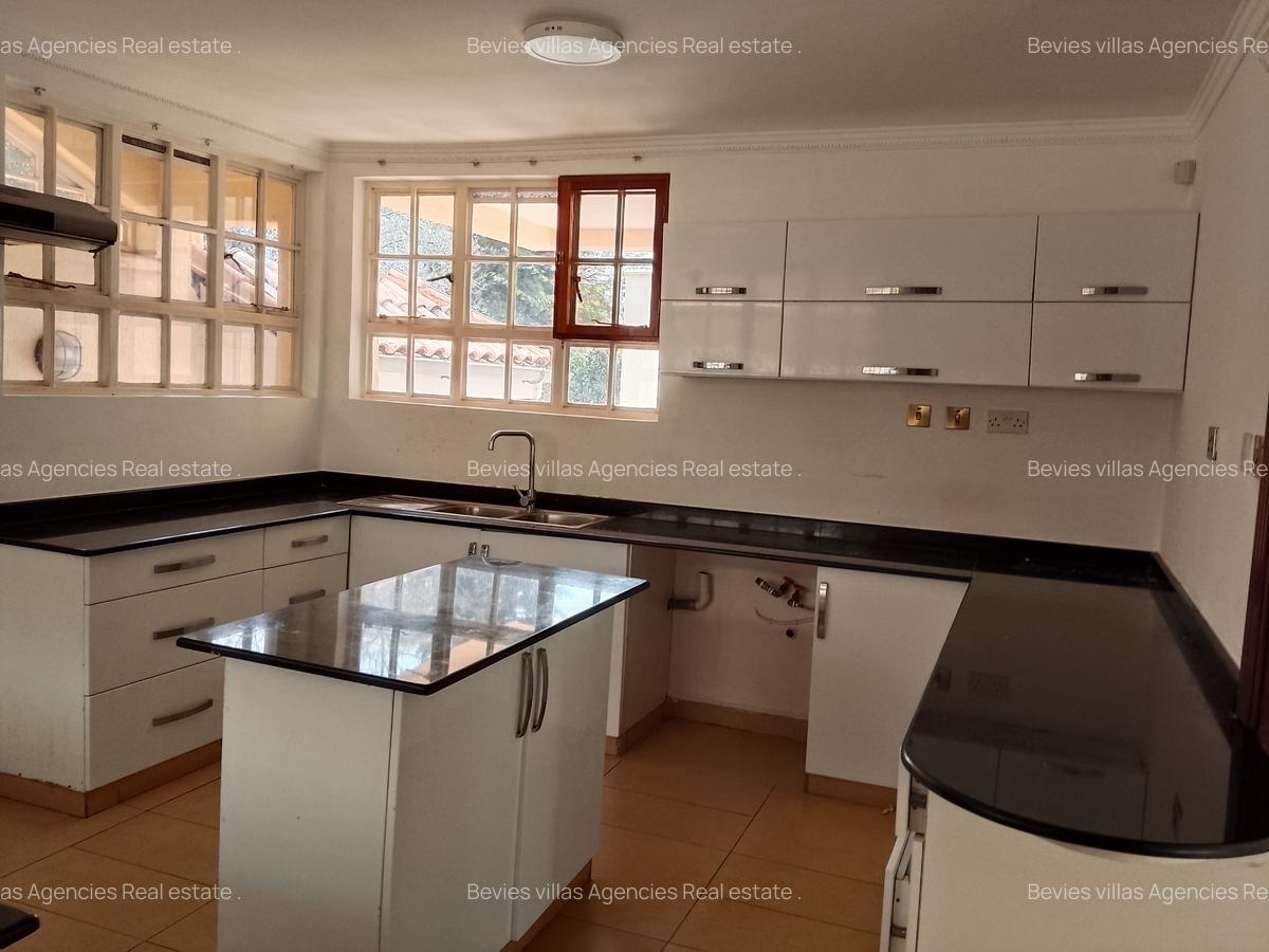 4 Bed Townhouse with En Suite at Westlands - 6