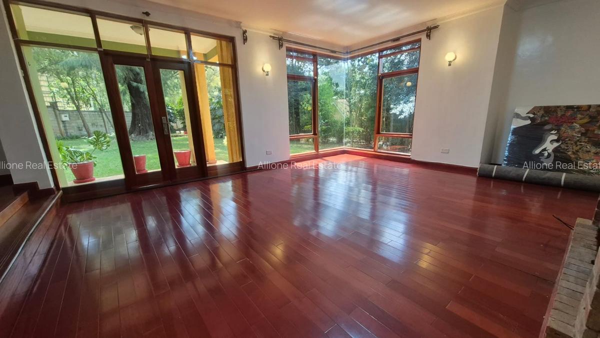 5 Bed Townhouse with Garden at Near The Hub - 4