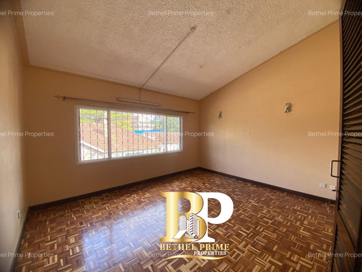 3 Bed Townhouse with Garden in Brookside - 19