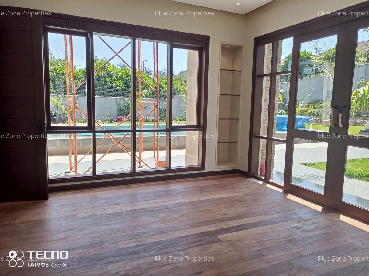 5 Bed House with En Suite at Benin Dr - 12
