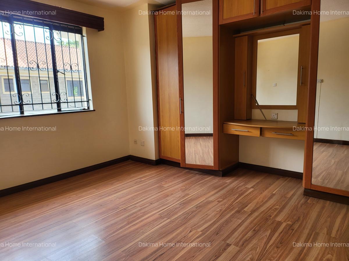 4 Bed Townhouse with En Suite in Brookside - 11