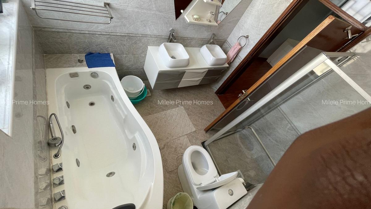 4 Bed Villa with En Suite at Kwaheri Road - 10