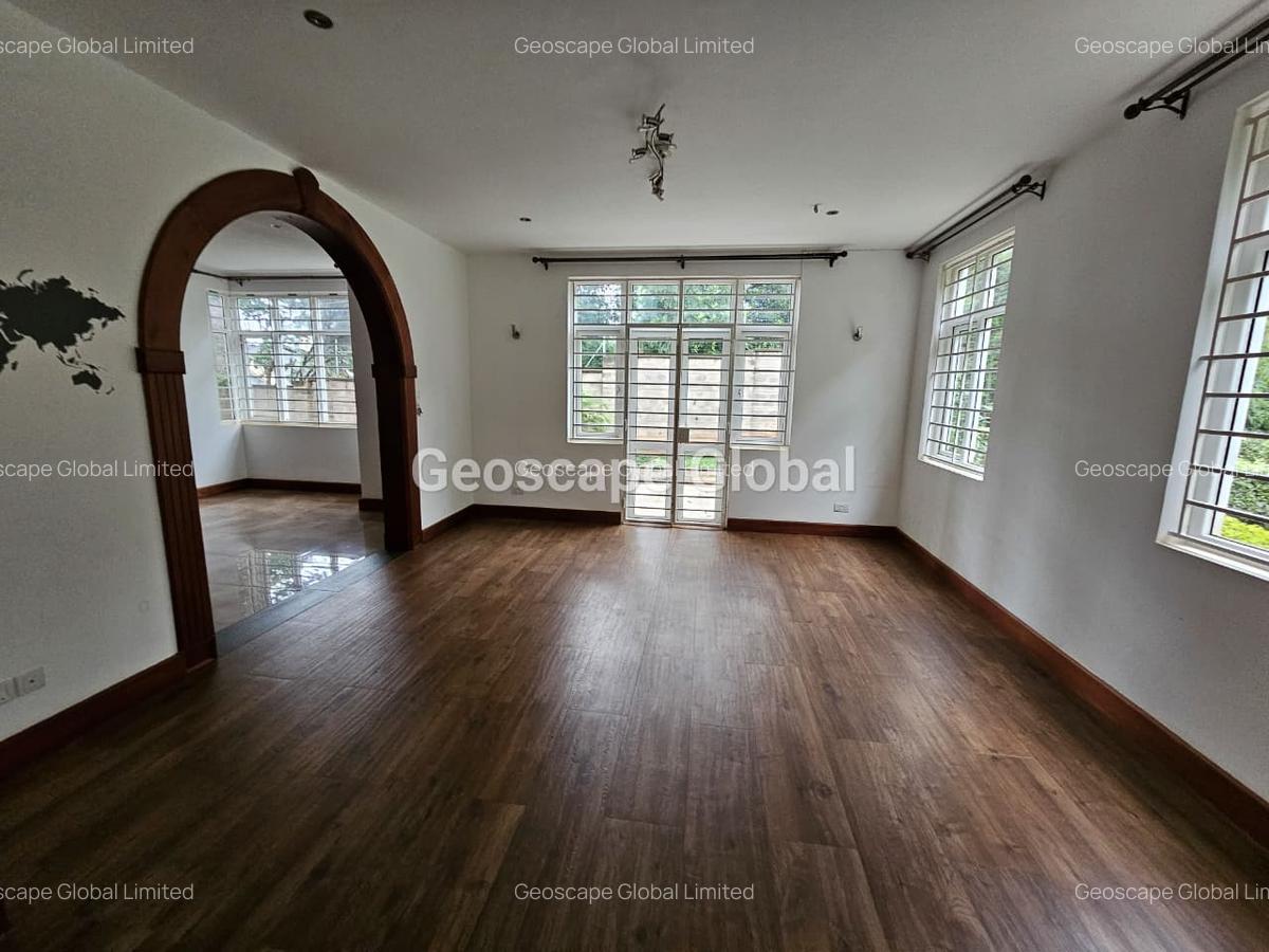 5 Bed House with En Suite in Rosslyn - 17