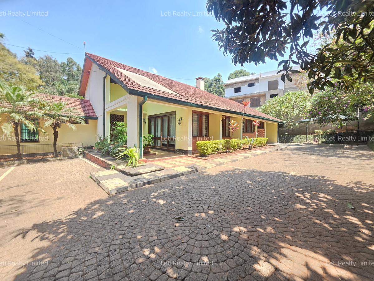 4 Bed House with En Suite in Lavington - 1