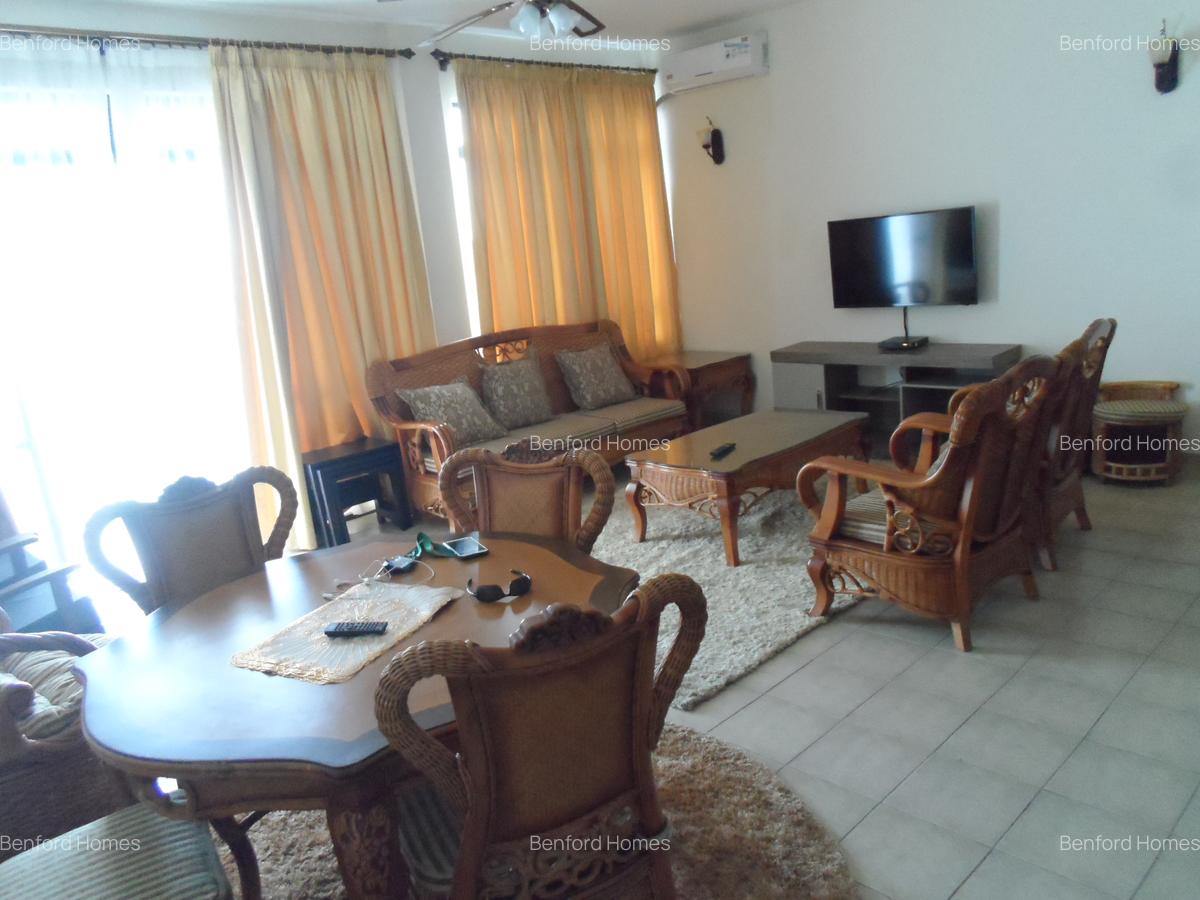 Serviced 3 Bed Apartment with En Suite at Links - 9