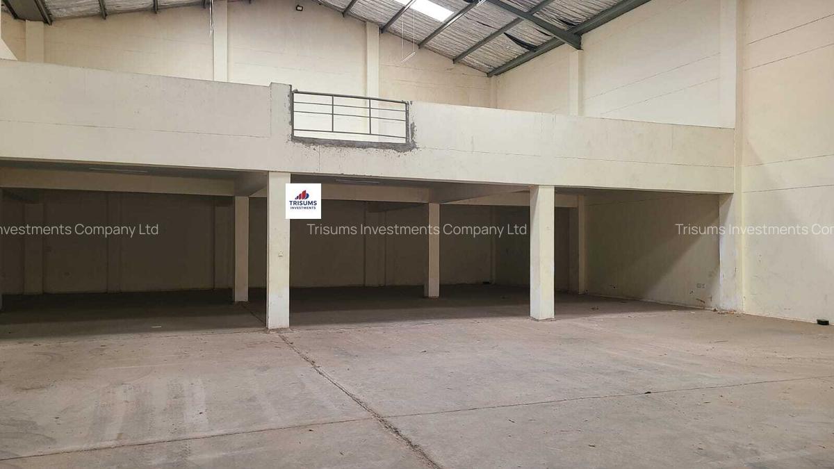 300,000 ft² Warehouse with Fibre Internet in Industrial Area - 2