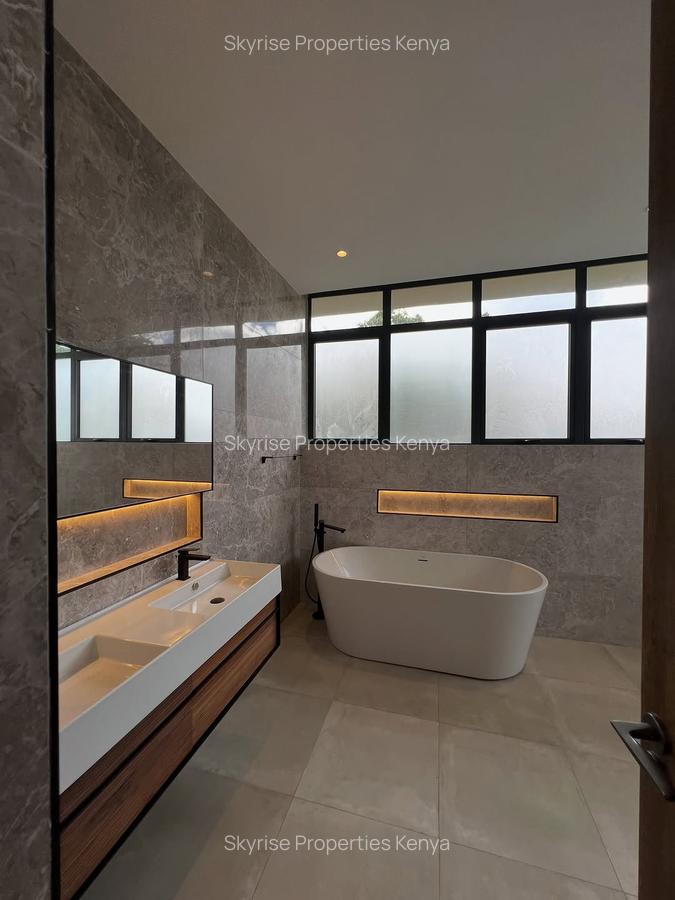 5 Bed Villa with En Suite in Nyari - 4