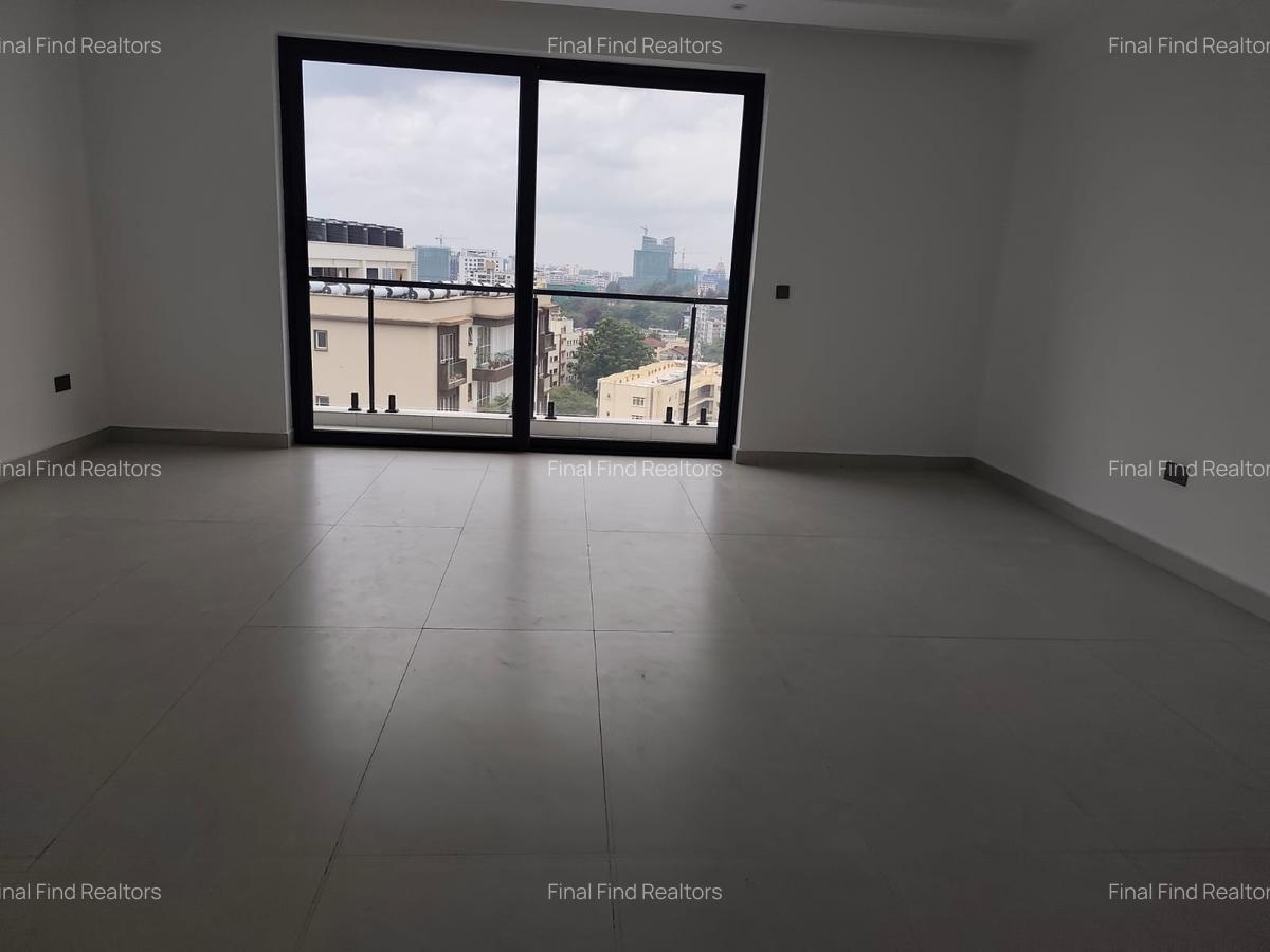 3 Bed Apartment with En Suite in Brookside - 16