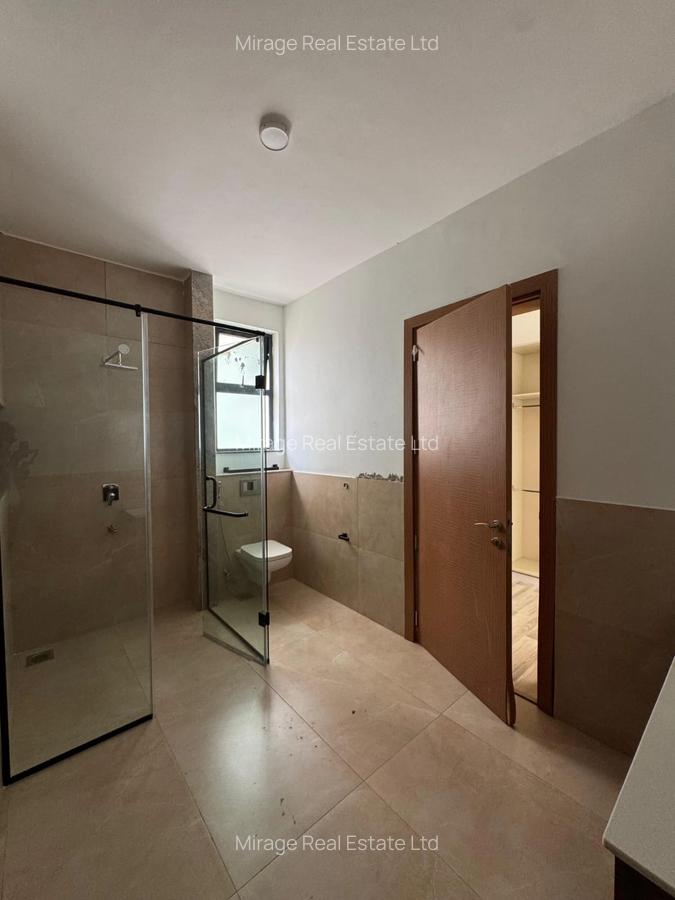 5 Bed Townhouse with En Suite in Lavington - 3