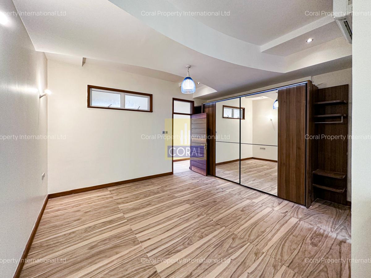 5 Bed Apartment in Spring Valley - 14