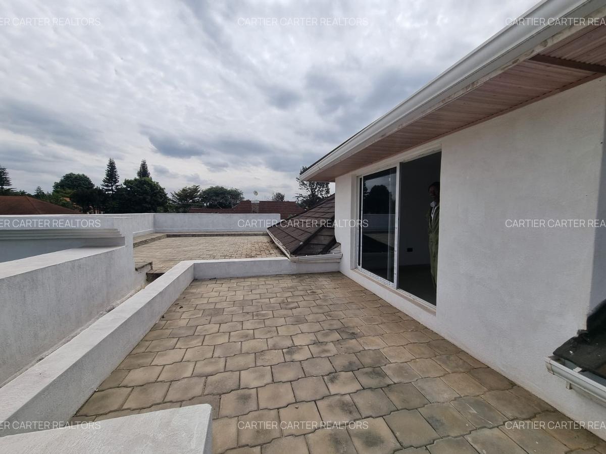 5 Bed House with En Suite in Runda - 14