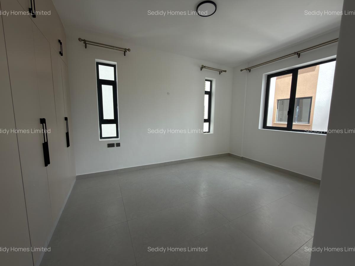 3 Bed Apartment with En Suite in Brookside - 13