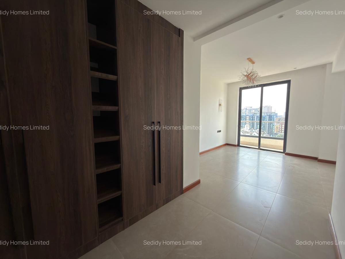 3 Bed Apartment with En Suite in Riverside - 17