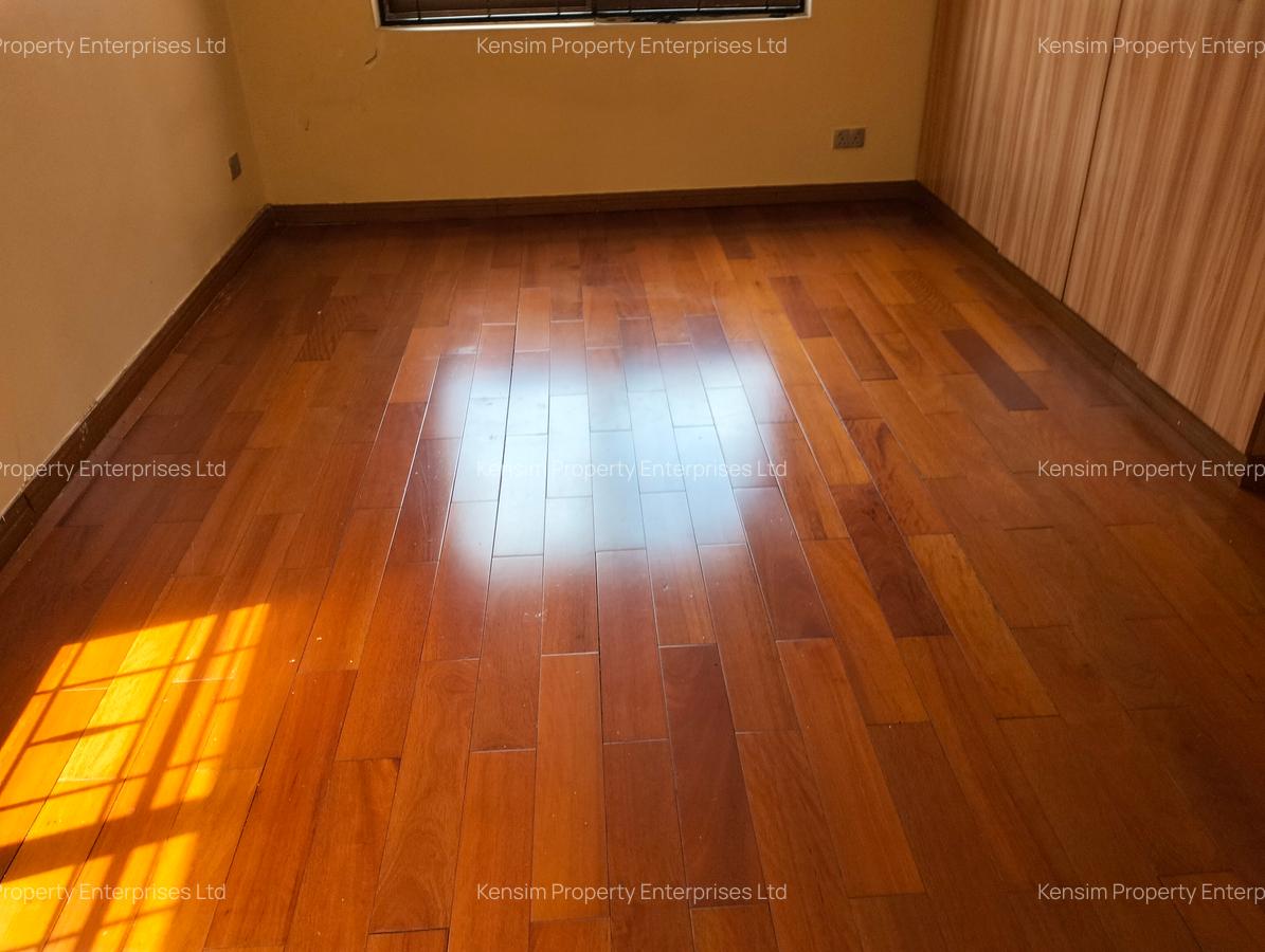 5 Bed Townhouse with En Suite in Lavington - 16
