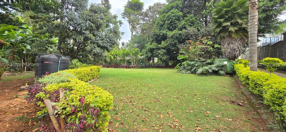 5 Bed House with En Suite at Lavington Road - 6