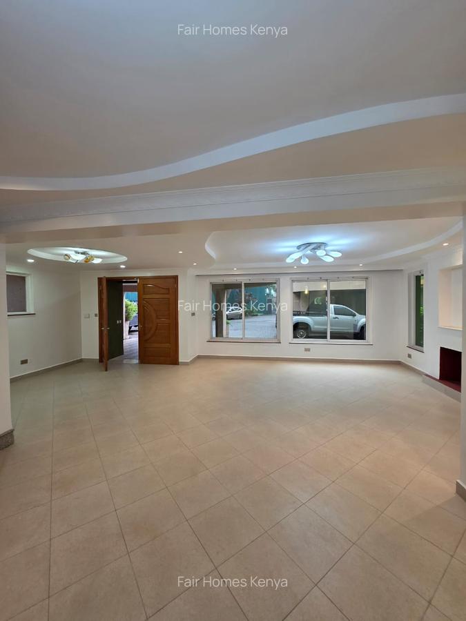 4 Bed Townhouse with En Suite at Riverside Drive - 10