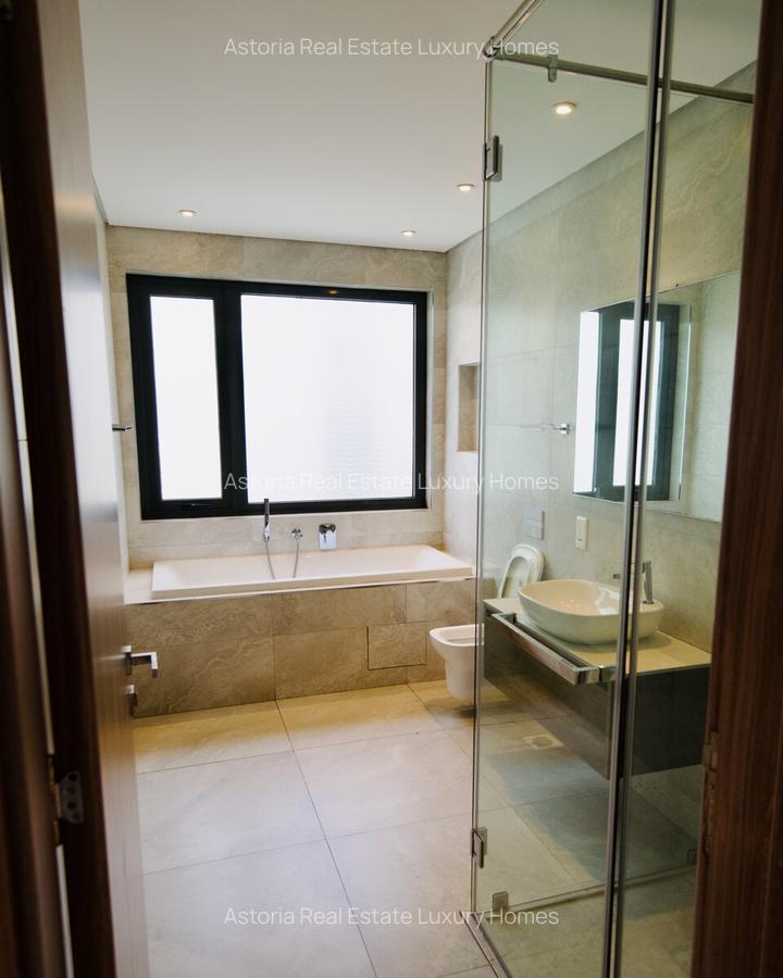 3 Bed Villa with En Suite at 2026-389 3 Bed - 14