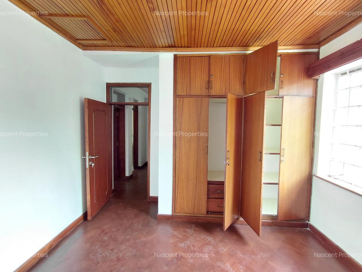 4 Bed House with En Suite in Runda - 19